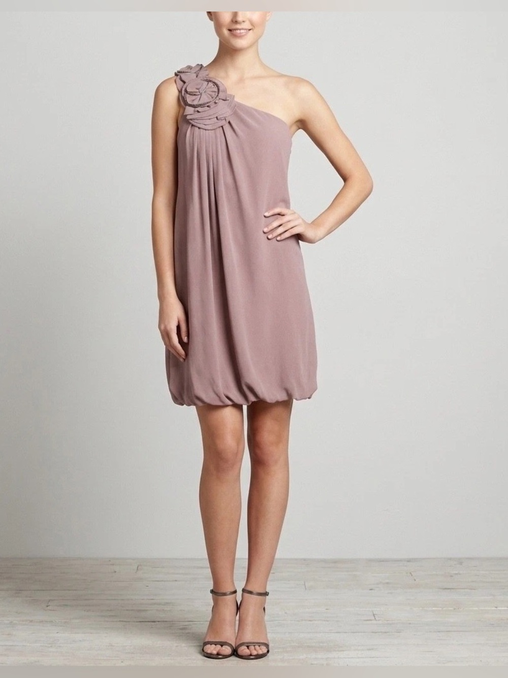 398 BCBG ONE SHOULDER BUBBLE MINI DRESS TAUPE BEIGE size 02